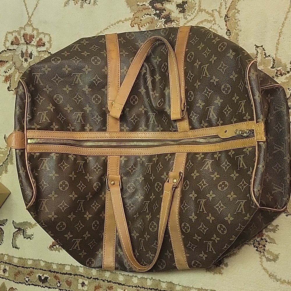 Guaranteed authentic Louis Vuitton sac souple 55